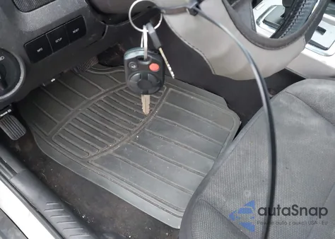 2009 Ford Escape Xlt z USA, uszkodzony, nr VIN 1FMCU93G09KA89404